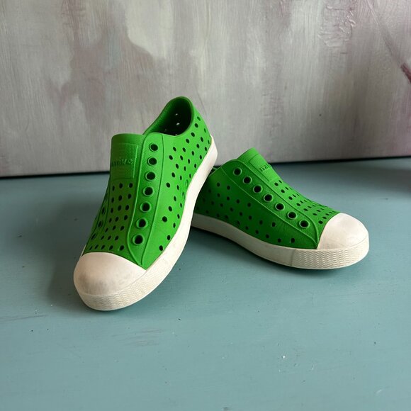 Native The Jefferson Little Boy Grasshopper Green Size 10 Preppy Sandals - Picture 2 of 12